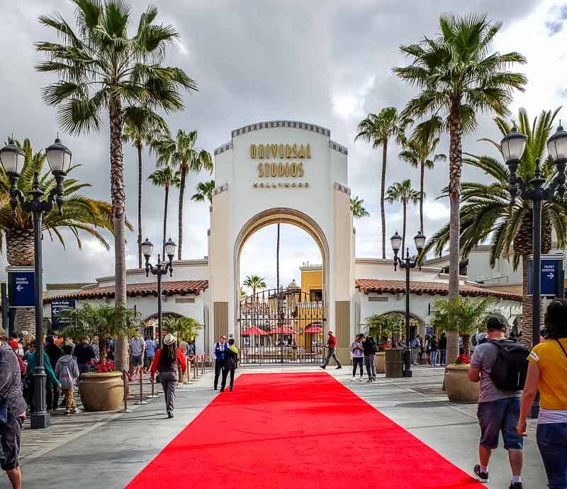 universal studios hollywood entrance fee